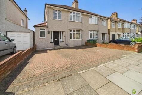 Presented by Clinton at EweMove Bexleyheath and Da