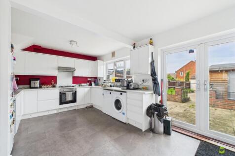 Presented by Nicoleta at EweMove Bexleyheath and D