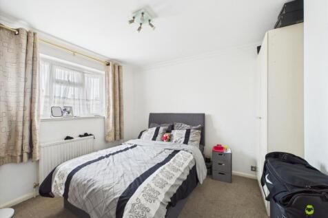 Presented by Nicoleta at EweMove Bexleyheath and D