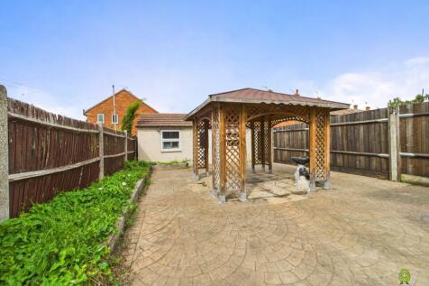 Presented by Nicoleta at EweMove Bexleyheath and D