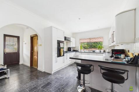 Presented by Nicoleta at EweMove Bexleyheath and D