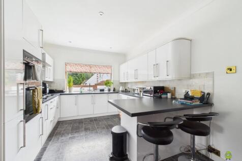 Presented by Nicoleta at EweMove Bexleyheath and D