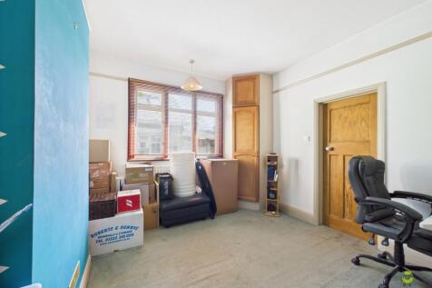 CAM03779G0-PR0274-STILL004