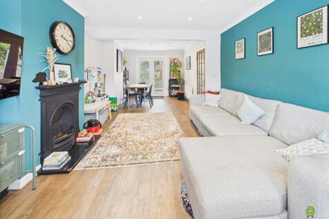  Presented by Clinton at EweMove Bexleyheath and D