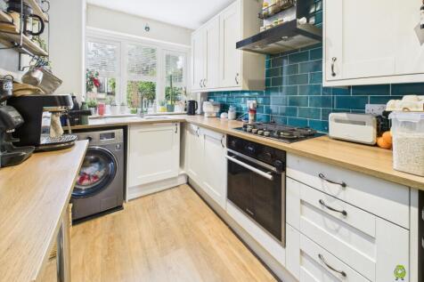  Presented by Clinton at EweMove Bexleyheath and D
