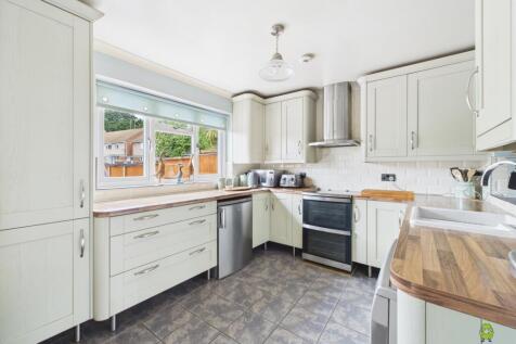 Presented by Nicoleta at EweMove Bexleyheath and D