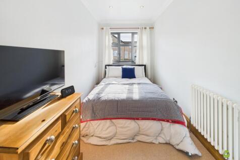 Presented by Clinton at EweMove Bexleyheath and Da