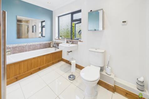 Presented by Clinton at EweMove Bexleyheath and Da