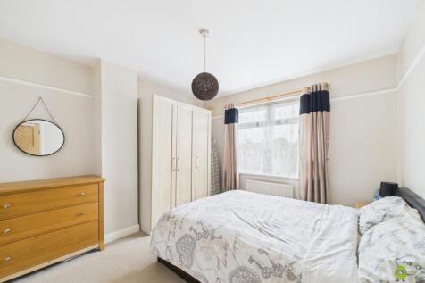 Presented by Nicoleta at EweMove Bexleyheath and D