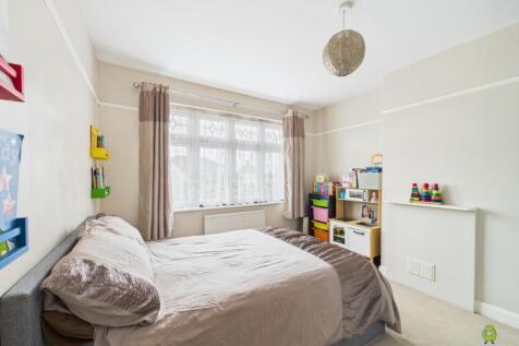 Presented by Nicoleta at EweMove Bexleyheath and D