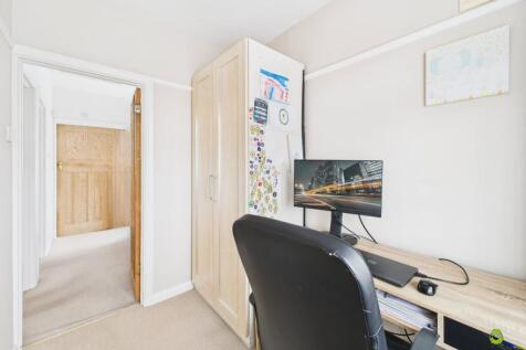 CAM03779G0-PR0289-STILL043
