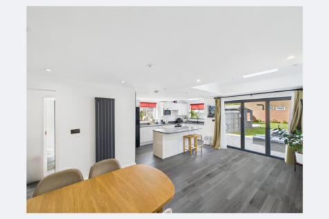  Presented by Nicoleta at EweMove Bexleyheath and 