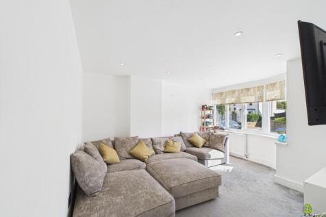  Presented by Nicoleta at EweMove Bexleyheath and 