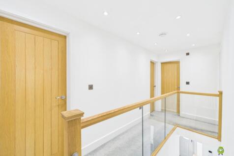  Presented by Nicoleta at EweMove Bexleyheath and 