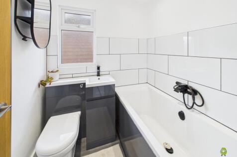  Presented by Nicoleta at EweMove Bexleyheath and 