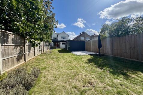  Presented by Nicoleta at EweMove Bexleyheath and 