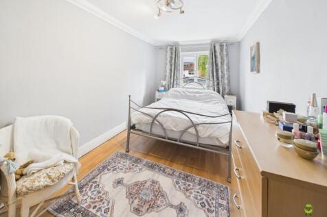 Presented by Clinton at EweMove Bexleyheath and Da