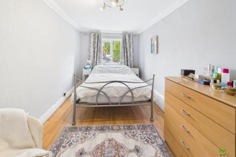 Presented by Clinton at EweMove Bexleyheath and Da