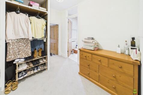 Presented by Clinton at EweMove Bexleyheath and Da