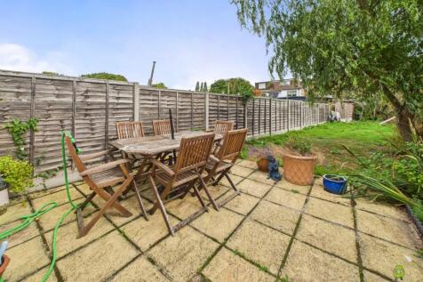 Presented by Clinton at EweMove Bexleyheath and Da