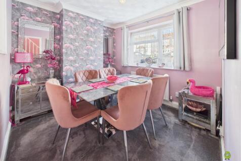 Presented by Clinton at EweMove Bexleyheath and Da