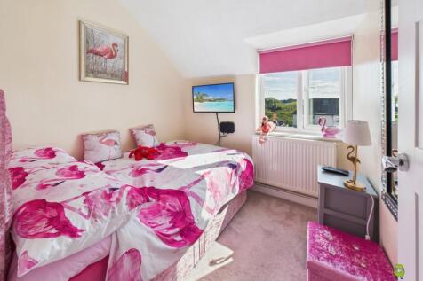Presented by Clinton at EweMove Bexleyheath and Da