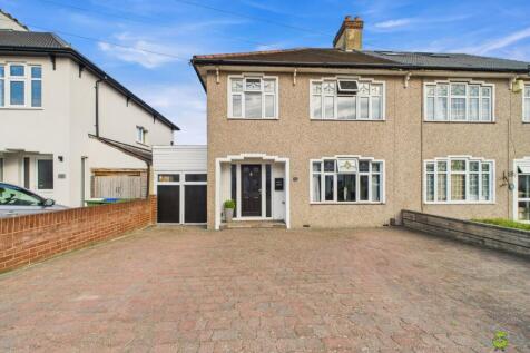 Presented by Clinton at EweMove Bexleyheath and Da