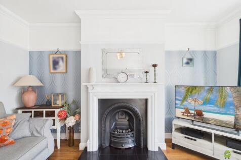 Presented by Clinton at EweMove Bexleyheath and Da