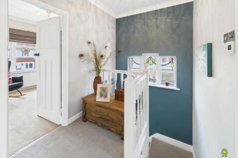 Presented by Clinton at EweMove Bexleyheath and Da