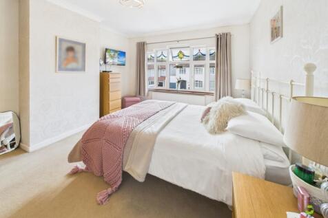 Presented by Clinton at EweMove Bexleyheath and Da