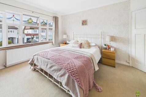 Presented by Clinton at EweMove Bexleyheath and Da