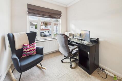 Presented by Clinton at EweMove Bexleyheath and Da