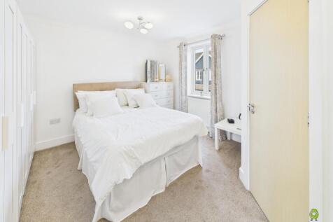 Master Bedroom James Hillier EweMove Bexley and Da