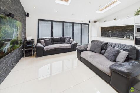 Presented by Clinton at EweMove Bexleyheath and Da