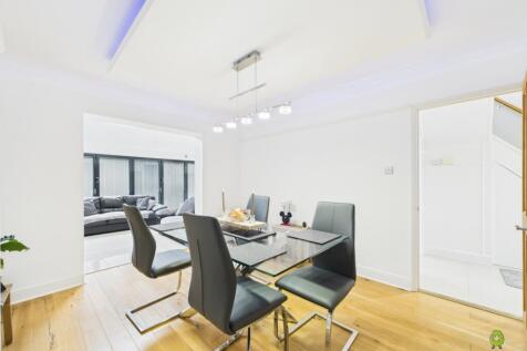 Presented by Clinton at EweMove Bexleyheath and Da