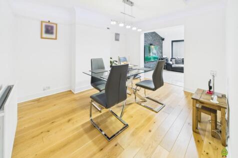 Presented by Clinton at EweMove Bexleyheath and Da