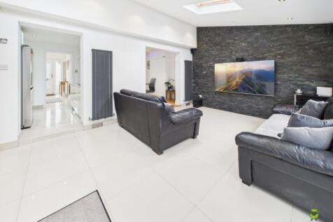 Presented by Clinton at EweMove Bexleyheath and Da