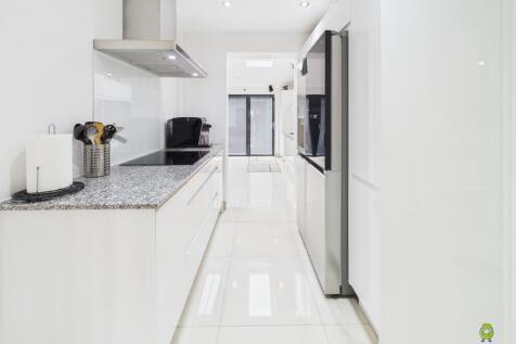 Presented by Clinton at EweMove Bexleyheath and Da