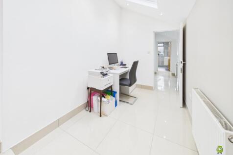 Presented by Clinton at EweMove Bexleyheath and Da