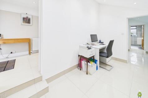 Presented by Clinton at EweMove Bexleyheath and Da