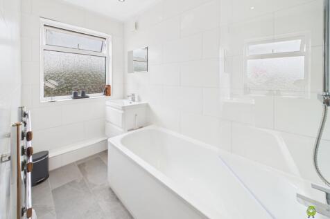 Presented by Clinton at EweMove Bexleyheath and Da