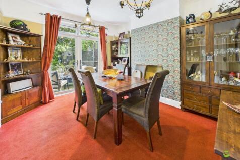 Presented by Clinton at EweMove Bexleyheath and Da