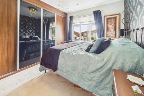 Presented by Clinton at EweMove Bexleyheath and Da