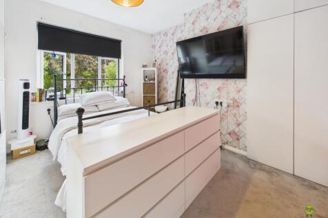 Presented by Clinton at EweMove Bexleyheath and Da