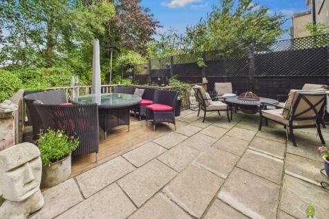 Presented by Clinton at EweMove Bexleyheath and Da