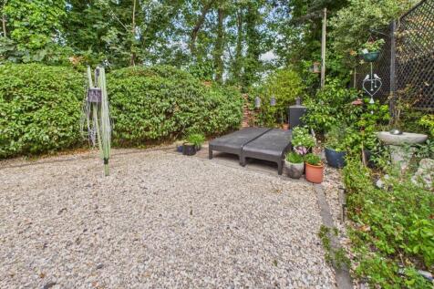 Presented by Clinton at EweMove Bexleyheath and Da