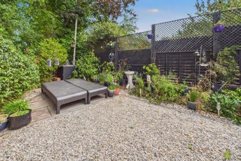 Presented by Clinton at EweMove Bexleyheath and Da