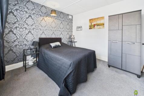 Presented by Clinton at EweMove Bexleyheath and Da