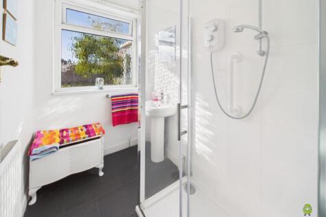 Presented by Clinton at EweMove Bexleyheath and Da