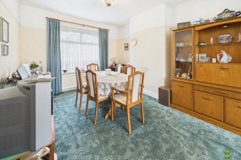 Presented by Clinton at EweMove Bexleyheath and Da